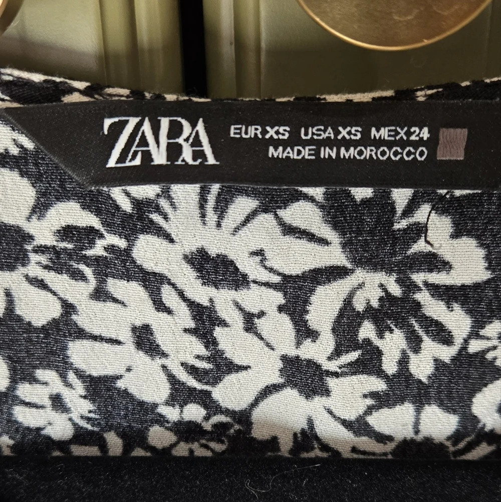 Zara black & white floral flowy dress - Picture 4 of 4